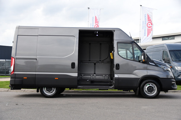 Iveco Daily 35S18 L2H2 PB Edition FACELIFT! Virtual, Adaptieve Cruise, Camera, Carplay, Automaat, 3500kg Trekhaak, Sensoren, 180pk, Multimedia, Uniek!