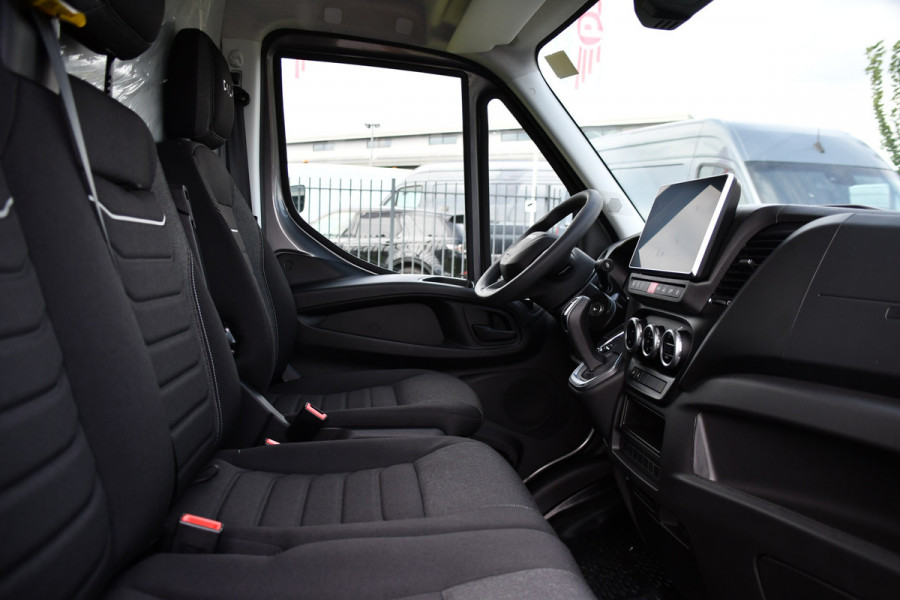 Iveco Daily 35S18 L2H2 PB Edition FACELIFT! Virtual, Adaptieve Cruise, Camera, Carplay, Automaat, 3500kg Trekhaak, Sensoren, 180pk, Multimedia, Uniek!