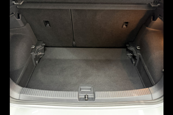 Volkswagen T-Cross 1.5 TSI 150pk Style R-Line | Camera | PDC V+A | Navi | 18" | ACC | Stoelverwarming | Dodehoek |