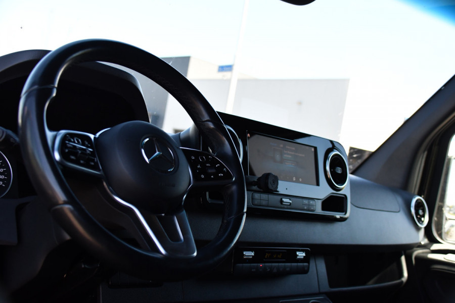 Mercedes-Benz Sprinter 319 1.9 CDI L2H2 RWD Black Edition Full Options! 360 Camera, Adaptieve Cruise, LED, Standkachel, Carplay, 190pk, Voorruit verwarming, Uniek!