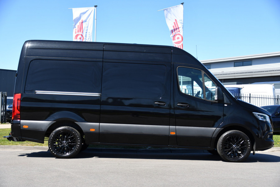 Mercedes-Benz Sprinter 319 1.9 CDI L2H2 RWD Black Edition Full Options! 360 Camera, Adaptieve Cruise, LED, Standkachel, Carplay, 190pk, Voorruit verwarming, Uniek!