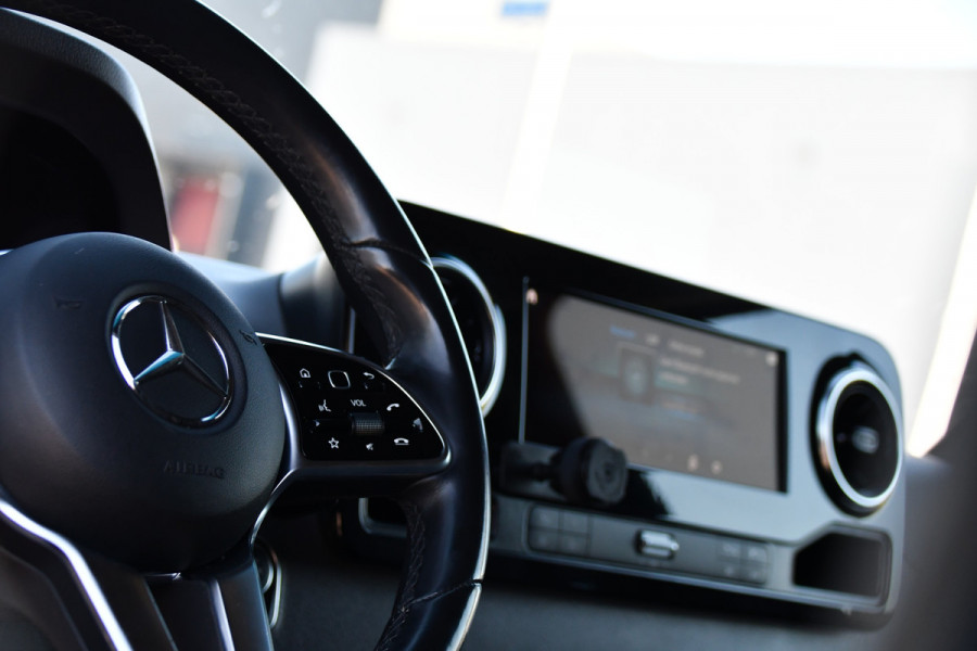 Mercedes-Benz Sprinter 319 1.9 CDI L2H2 RWD Black Edition Full Options! 360 Camera, Adaptieve Cruise, LED, Standkachel, Carplay, 190pk, Voorruit verwarming, Uniek!