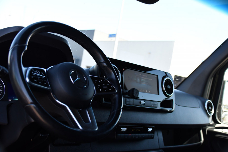 Mercedes-Benz Sprinter 319 1.9 CDI L2H2 RWD Black Edition Full Options! 360 Camera, Adaptieve Cruise, LED, Standkachel, Carplay, 190pk, Voorruit verwarming, Uniek!