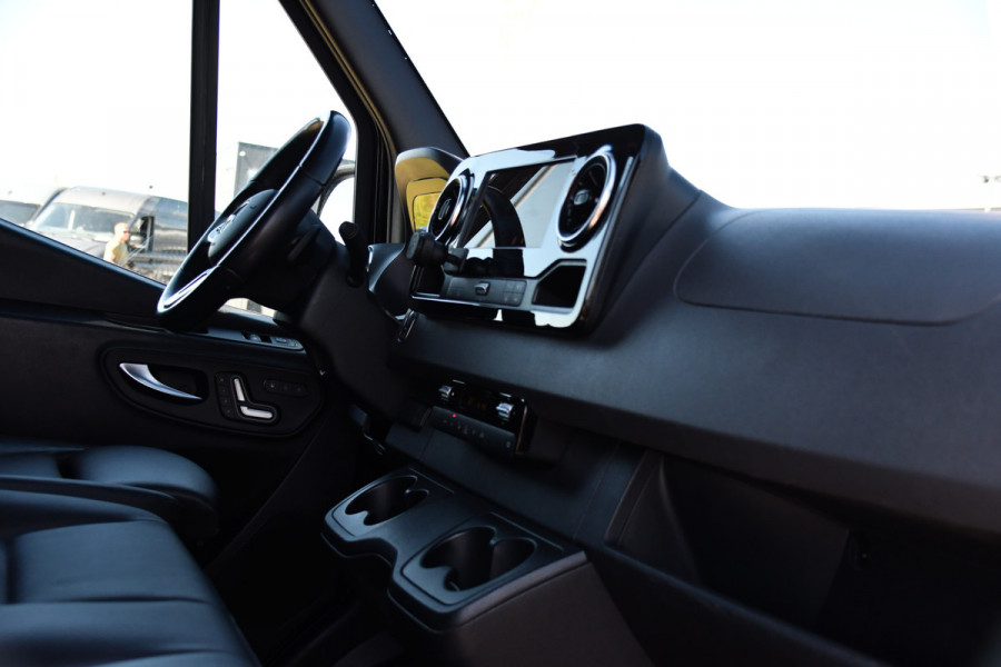Mercedes-Benz Sprinter 319 1.9 CDI L2H2 RWD Black Edition Full Options! 360 Camera, Adaptieve Cruise, LED, Standkachel, Carplay, 190pk, Voorruit verwarming, Uniek!