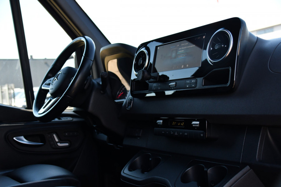 Mercedes-Benz Sprinter 319 1.9 CDI L2H2 RWD Black Edition Full Options! 360 Camera, Adaptieve Cruise, LED, Standkachel, Carplay, 190pk, Voorruit verwarming, Uniek!