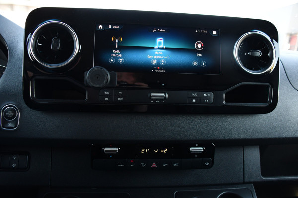 Mercedes-Benz Sprinter 319 1.9 CDI L2H2 RWD Black Edition Full Options! 360 Camera, Adaptieve Cruise, LED, Standkachel, Carplay, 190pk, Voorruit verwarming, Uniek!