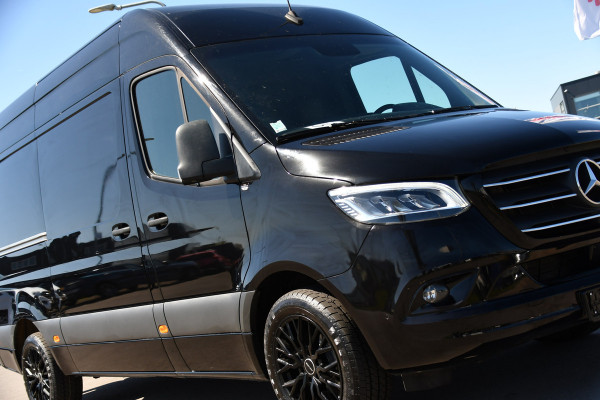 Mercedes-Benz Sprinter 319 1.9 CDI L2H2 RWD Black Edition Full Options! 360 Camera, Adaptieve Cruise, LED, Standkachel, Carplay, 190pk, Voorruit verwarming, Uniek!