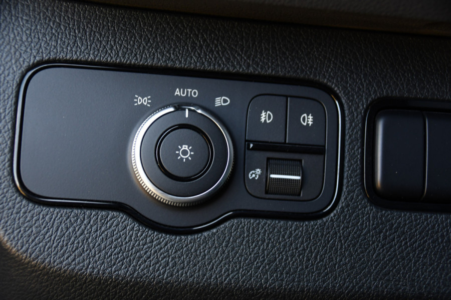 Mercedes-Benz Sprinter 319 1.9 CDI L2H2 RWD Black Edition Full Options! 360 Camera, Adaptieve Cruise, LED, Standkachel, Carplay, 190pk, Voorruit verwarming, Uniek!