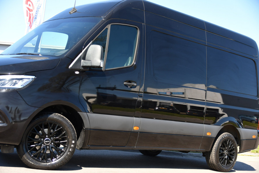 Mercedes-Benz Sprinter 319 1.9 CDI L2H2 RWD Black Edition Full Options! 360 Camera, Adaptieve Cruise, LED, Standkachel, Carplay, 190pk, Voorruit verwarming, Uniek!