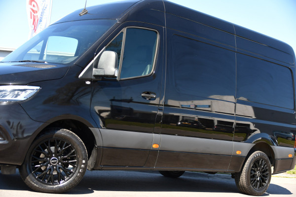Mercedes-Benz Sprinter 319 1.9 CDI L2H2 RWD Black Edition Full Options! 360 Camera, Adaptieve Cruise, LED, Standkachel, Carplay, 190pk, Voorruit verwarming, Uniek!