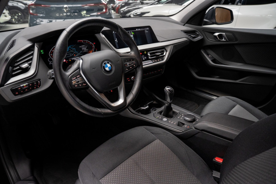 BMW 1-serie 116i Navi Climate PDC Stuurverwarming Stoelverwarming LM velgen BTW auto