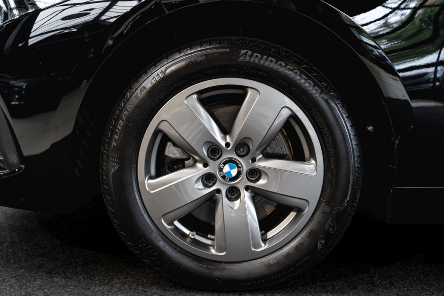BMW 1-serie 116i Navi Climate PDC Stuurverwarming Stoelverwarming LM velgen BTW auto