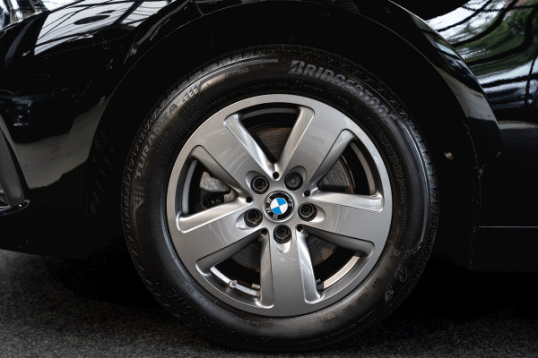 BMW 1-serie 116i Navi Climate PDC Stuurverwarming Stoelverwarming LM velgen BTW auto