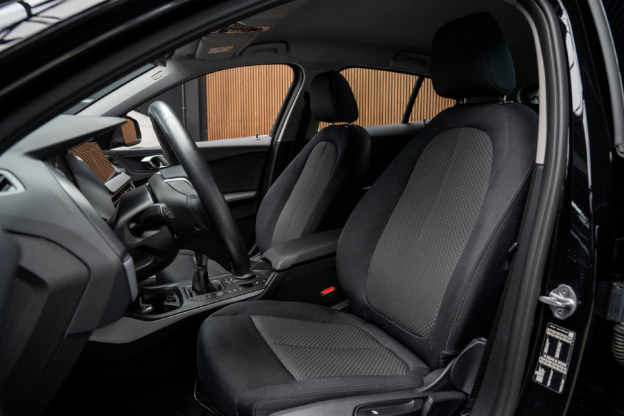 BMW 1-serie 116i Navi Climate PDC Stuurverwarming Stoelverwarming LM velgen BTW auto