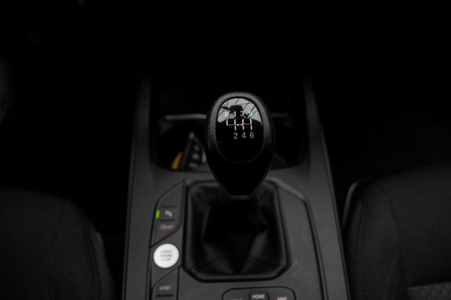 BMW 1-serie 116i Navi Climate PDC Stuurverwarming Stoelverwarming LM velgen BTW auto