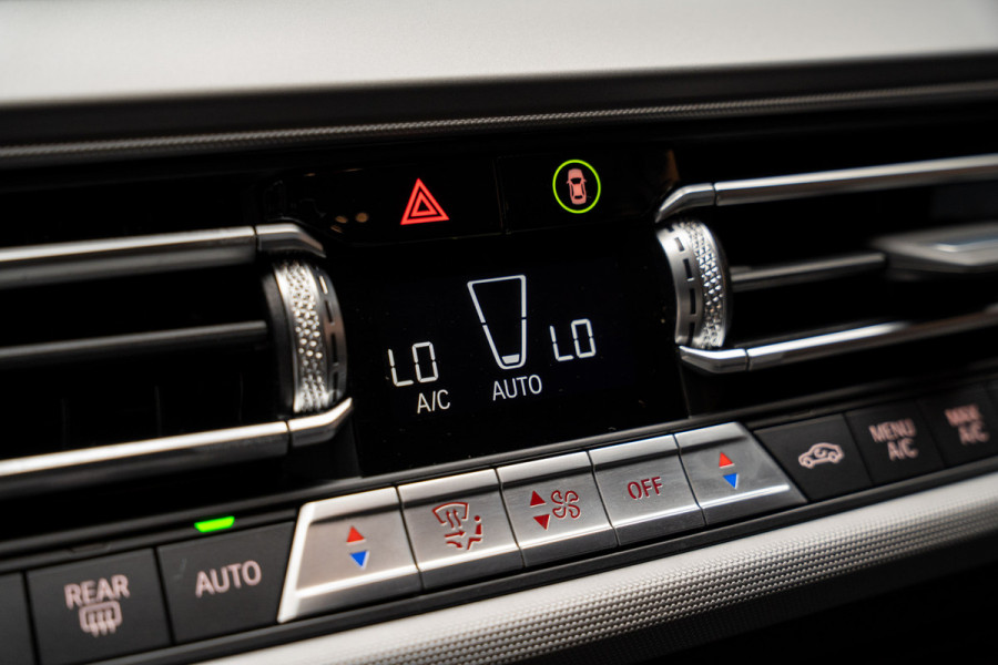 BMW 1-serie 116i Navi Climate PDC Stuurverwarming Stoelverwarming LM velgen BTW auto