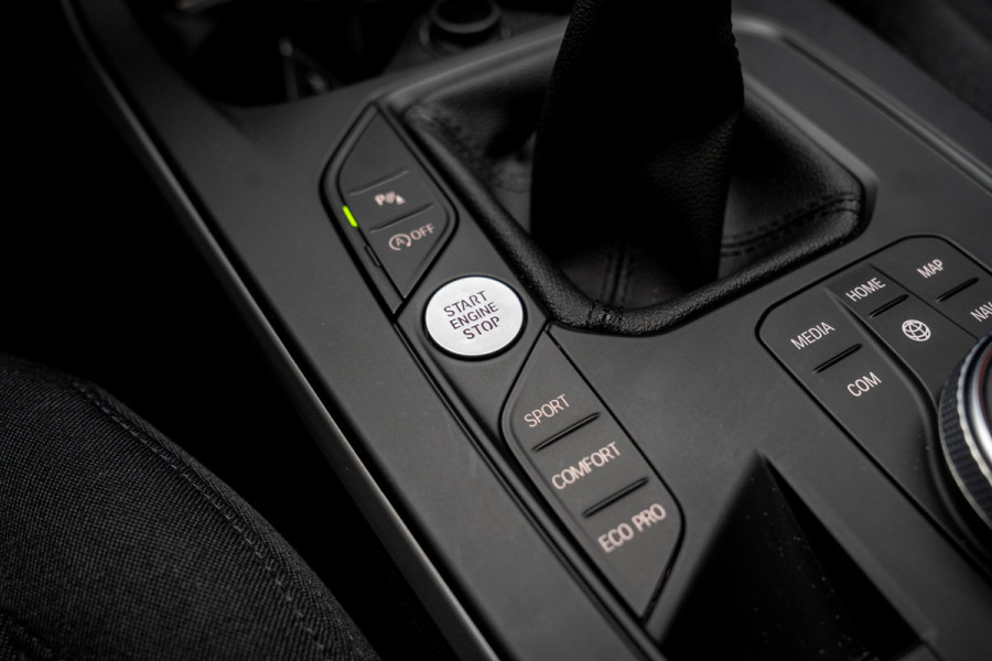 BMW 1-serie 116i Navi Climate PDC Stuurverwarming Stoelverwarming LM velgen BTW auto