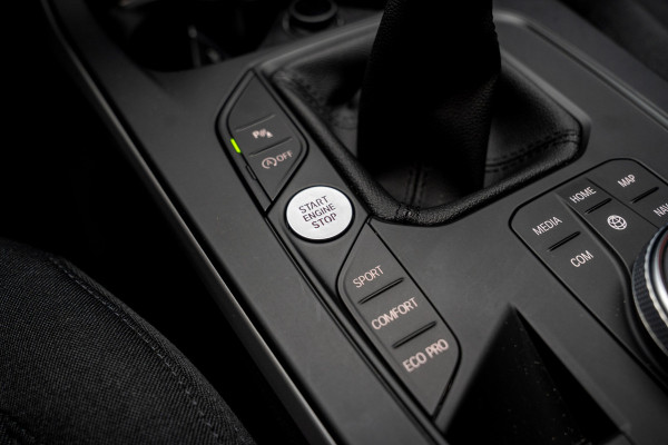 BMW 1-serie 116i Navi Climate PDC Stuurverwarming Stoelverwarming LM velgen BTW auto