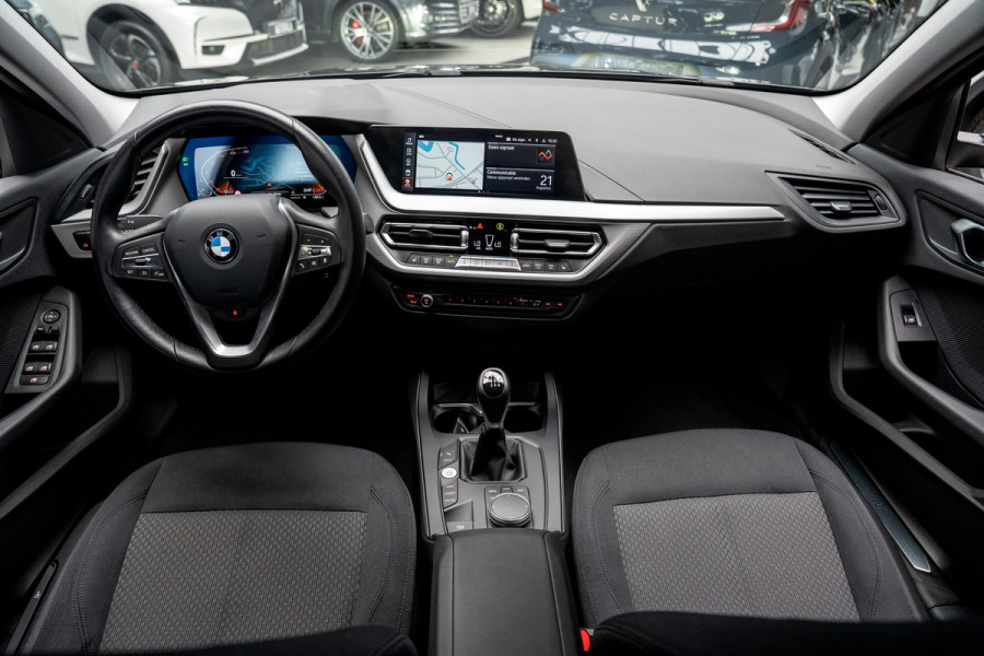 BMW 1-serie 116i Navi Climate PDC Stuurverwarming Stoelverwarming LM velgen BTW auto