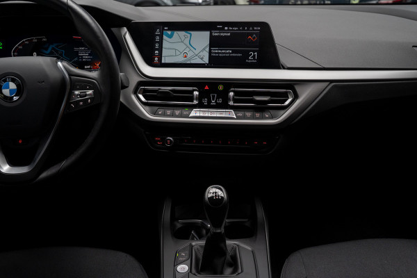 BMW 1-serie 116i Navi Climate PDC Stuurverwarming Stoelverwarming LM velgen BTW auto