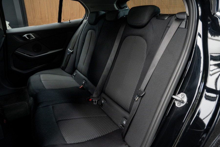 BMW 1-serie 116i Navi Climate PDC Stuurverwarming Stoelverwarming LM velgen BTW auto