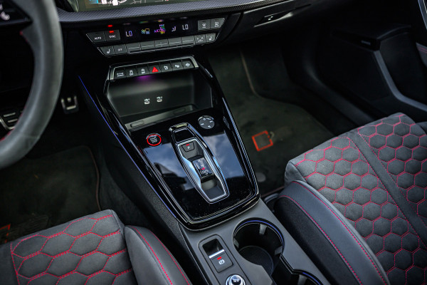 Audi A3 Sportback 2.5 TFSI RS 3 quattro Pano/Schaalstoelen/Carbon/HuD
