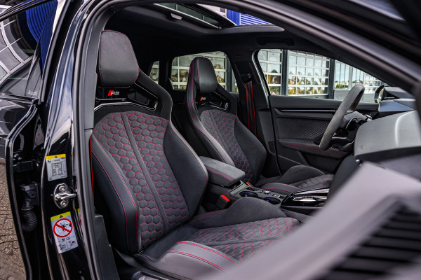 Audi A3 Sportback 2.5 TFSI RS 3 quattro Pano/Schaalstoelen/Carbon/HuD