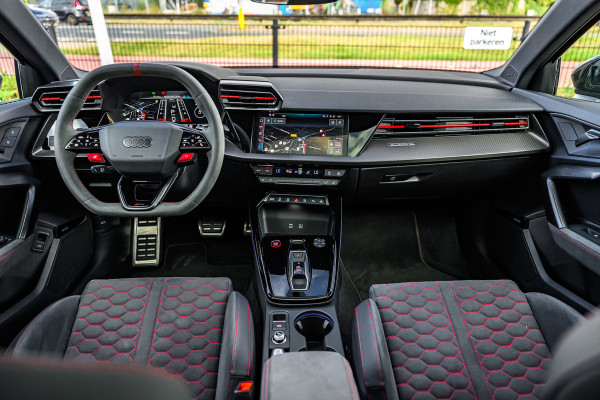 Audi A3 Sportback 2.5 TFSI RS 3 quattro Pano/Schaalstoelen/Carbon/HuD
