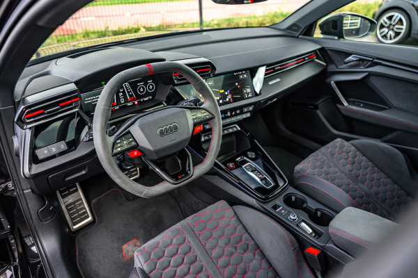 Audi A3 Sportback 2.5 TFSI RS 3 quattro Pano/Schaalstoelen/Carbon/HuD