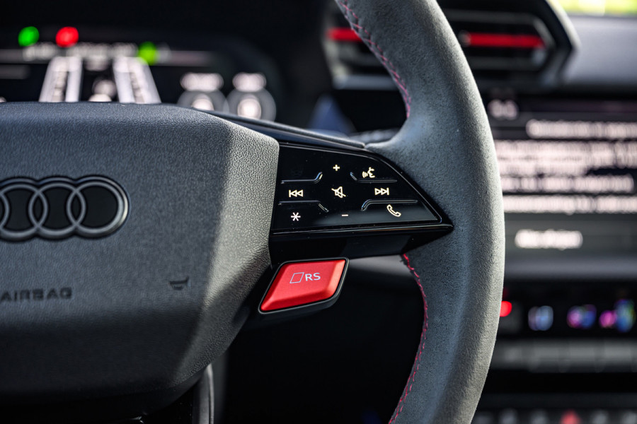 Audi A3 Sportback 2.5 TFSI RS 3 quattro Pano/Schaalstoelen/Carbon/HuD