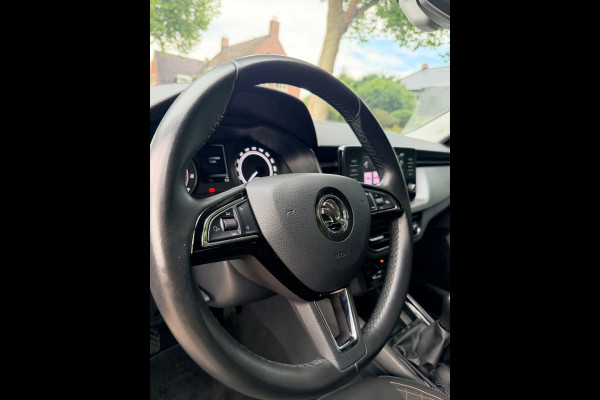 Škoda Kamiq 1.0 TSI Ambition | Cruise & Line Ass | CarPlay!
