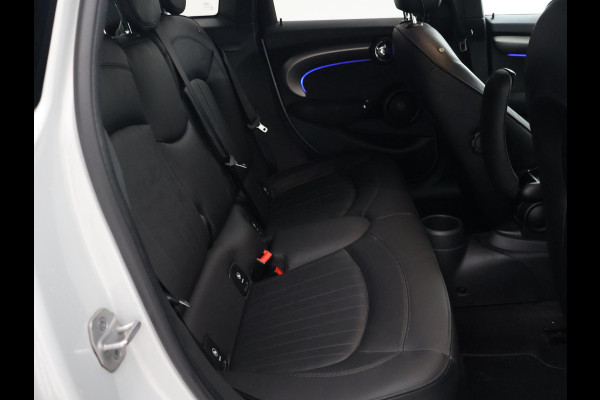MINI 5-deurs 1.5 COOPER AUT. + LEDER | UNION JACK LED | HARMAN/KARDON | MINI YOURS | APPLE CARPLAY