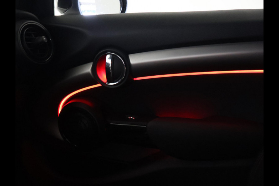 MINI 5-deurs 1.5 COOPER AUT. + LEDER | UNION JACK LED | HARMAN/KARDON | MINI YOURS | APPLE CARPLAY
