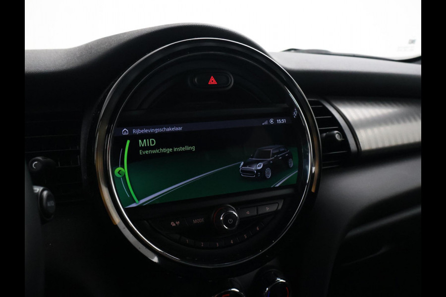 MINI 5-deurs 1.5 COOPER AUT. + LEDER | UNION JACK LED | HARMAN/KARDON | MINI YOURS | APPLE CARPLAY