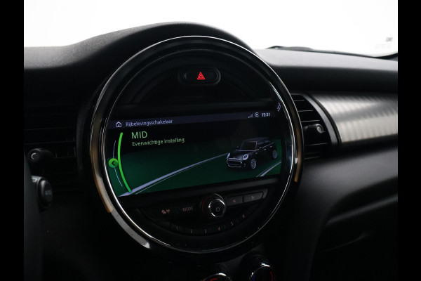 MINI 5-deurs 1.5 COOPER AUT. + LEDER | UNION JACK LED | HARMAN/KARDON | MINI YOURS | APPLE CARPLAY