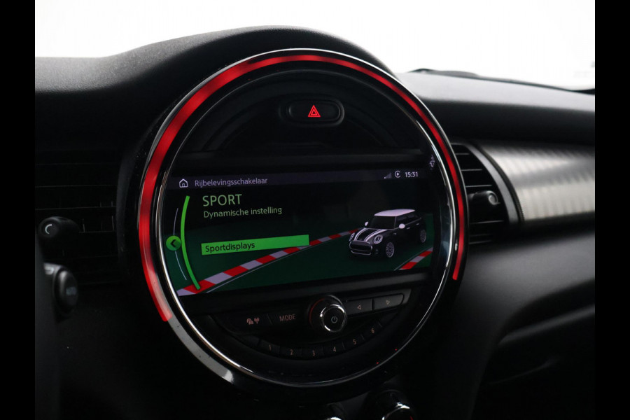MINI 5-deurs 1.5 COOPER AUT. + LEDER | UNION JACK LED | HARMAN/KARDON | MINI YOURS | APPLE CARPLAY