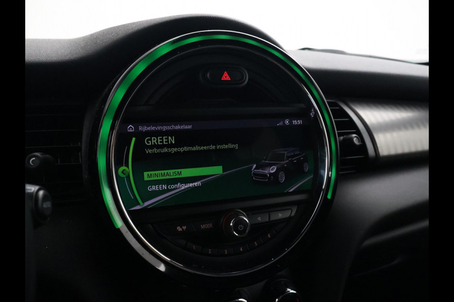 MINI 5-deurs 1.5 COOPER AUT. + LEDER | UNION JACK LED | HARMAN/KARDON | MINI YOURS | APPLE CARPLAY