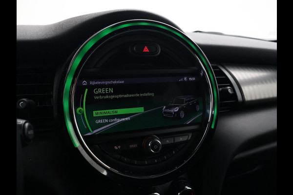 MINI 5-deurs 1.5 COOPER AUT. + LEDER | UNION JACK LED | HARMAN/KARDON | MINI YOURS | APPLE CARPLAY