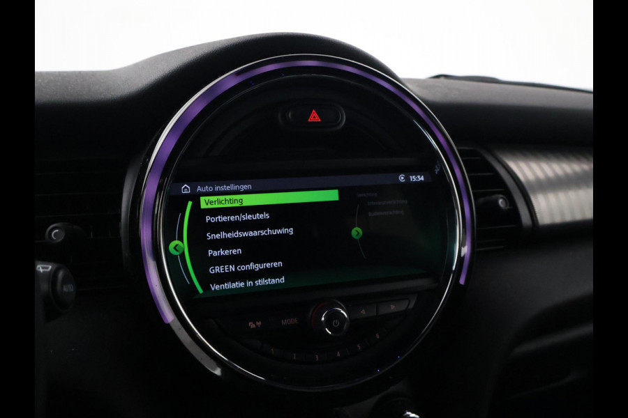 MINI 5-deurs 1.5 COOPER AUT. + LEDER | UNION JACK LED | HARMAN/KARDON | MINI YOURS | APPLE CARPLAY