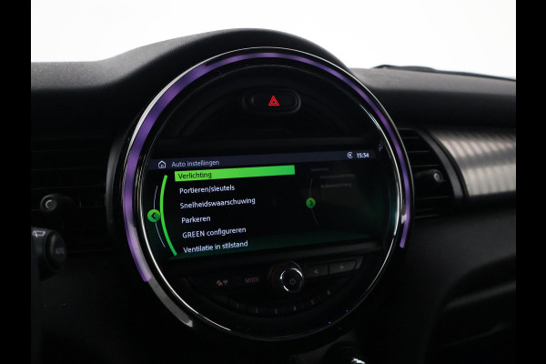 MINI 5-deurs 1.5 COOPER AUT. + LEDER | UNION JACK LED | HARMAN/KARDON | MINI YOURS | APPLE CARPLAY