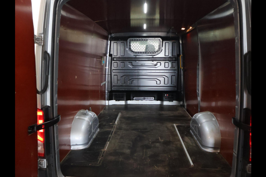 Volkswagen Crafter 35 2.0TDI L3H2 177 PK AUT. + CAMERA | LED | TREKHAAK 3000 KG | IMPERIAAL | CARPLAY
