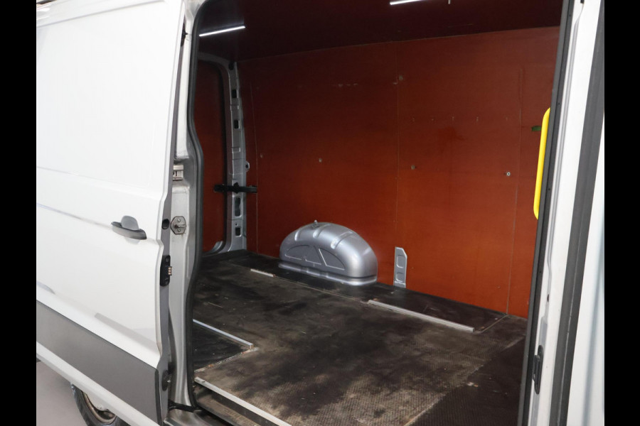 Volkswagen Crafter 35 2.0TDI L3H2 177 PK AUT. + CAMERA | LED | TREKHAAK 3000 KG | IMPERIAAL | CARPLAY