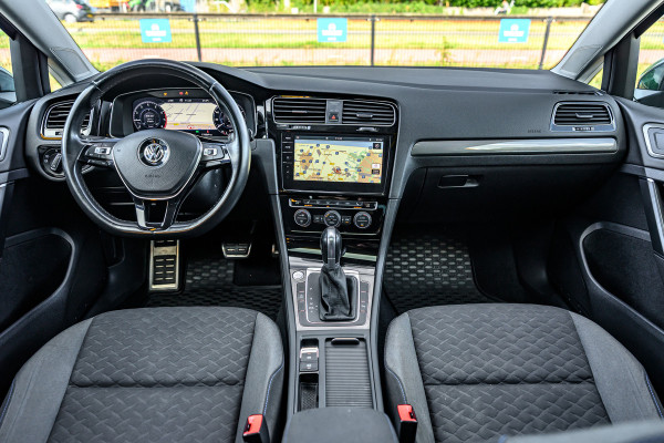 Volkswagen Golf 1.5 TSI Highline Pano/Keyless/Camera