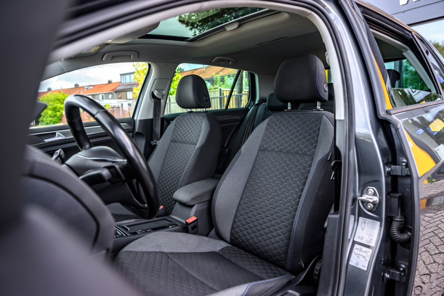 Volkswagen Golf 1.5 TSI Highline Pano/Keyless/Camera