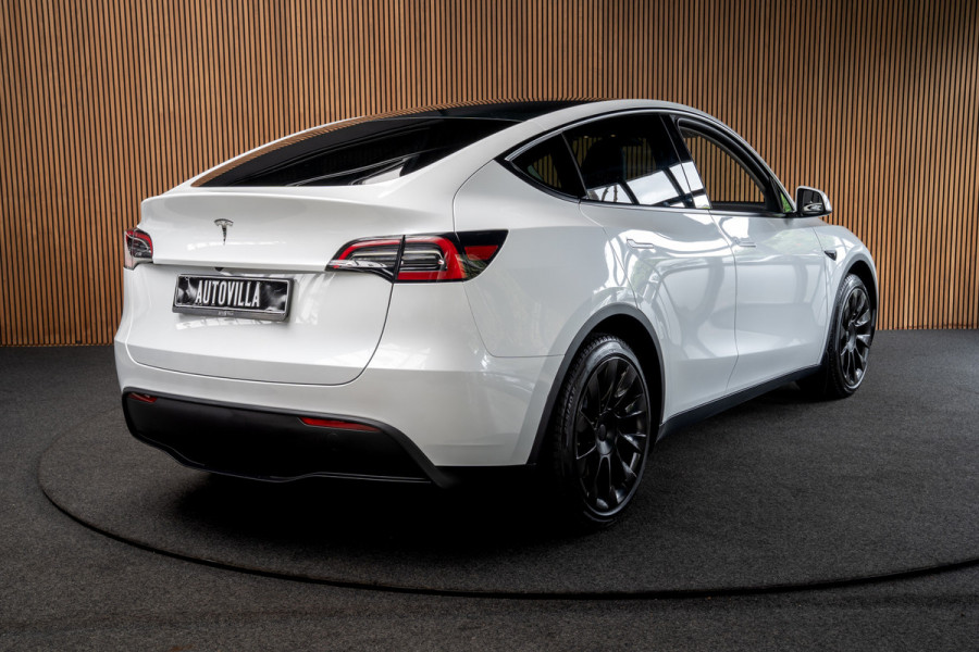 Tesla Model Y SOH: 95,8% Navi 360° Leer ACC Autopilot PDC Elektr. achterklep Stoelverwarmimg voor en achter Stuurverwarming Optie: Full Self-Driving Capability BTW auto