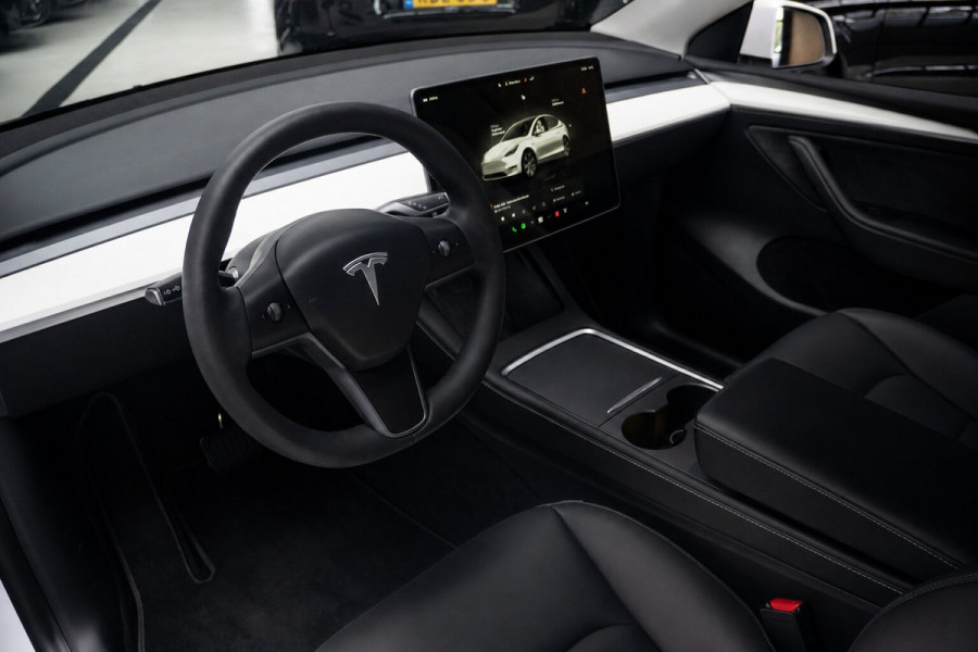 Tesla Model Y SOH: 95,8% Navi 360° Leer ACC Autopilot PDC Elektr. achterklep Stoelverwarmimg voor en achter Stuurverwarming Optie: Full Self-Driving Capability BTW auto
