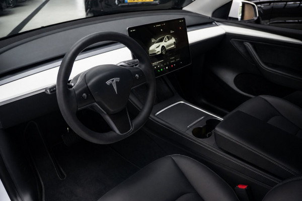 Tesla Model Y SOH: 95,8% Navi 360° Leer ACC Autopilot PDC Elektr. achterklep Stoelverwarmimg voor en achter Stuurverwarming Optie: Full Self-Driving Capability BTW auto