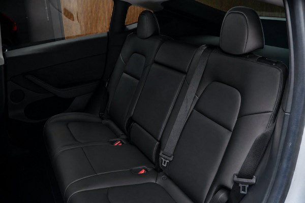 Tesla Model Y SOH: 95,8% Navi 360° Leer ACC Autopilot PDC Elektr. achterklep Stoelverwarmimg voor en achter Stuurverwarming Optie: Full Self-Driving Capability BTW auto