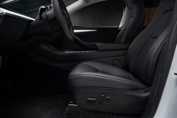 Tesla Model Y SOH: 95,8% Navi 360° Leer ACC Autopilot PDC Elektr. achterklep Stoelverwarmimg voor en achter Stuurverwarming Optie: Full Self-Driving Capability BTW auto