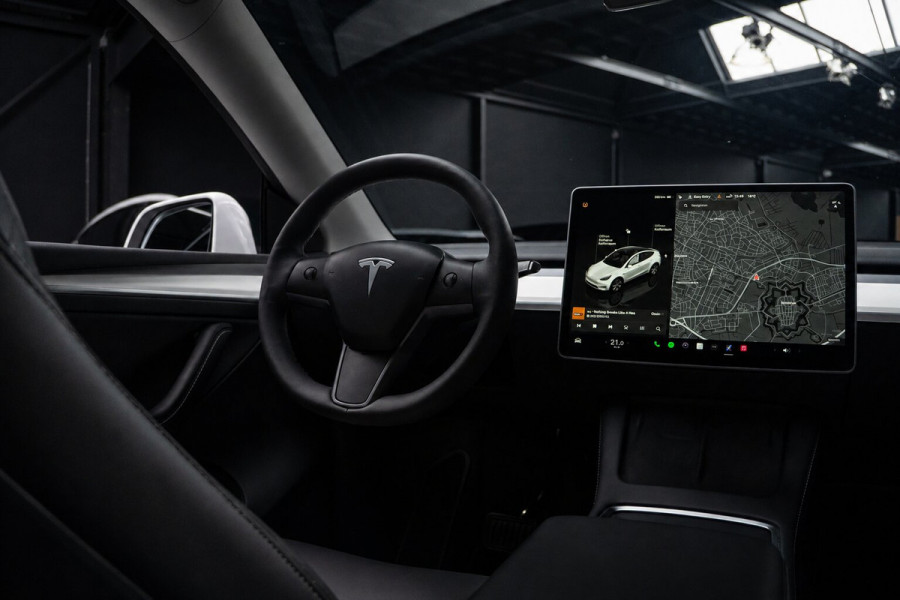 Tesla Model Y SOH: 95,8% Navi 360° Leer ACC Autopilot PDC Elektr. achterklep Stoelverwarmimg voor en achter Stuurverwarming Optie: Full Self-Driving Capability BTW auto